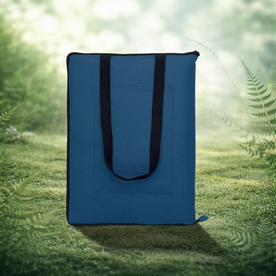 Liela piknika sega ar pleca siksnu, salokāma somas formā – 180 × 150 cm